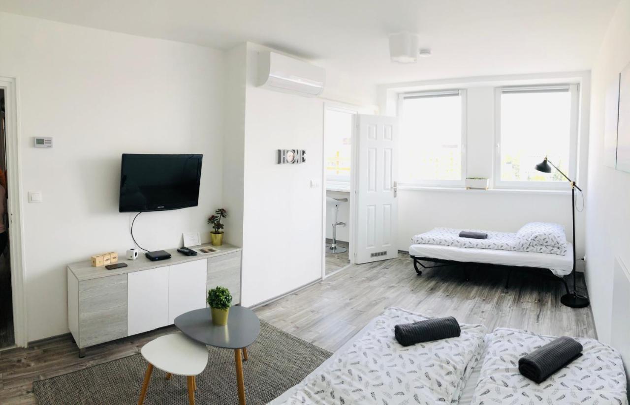 Central Apartments Veszprém Buitenkant foto